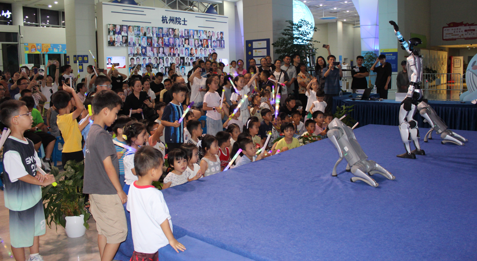 全国科普月│嗨翻科学之夜！一场跨越时空的科技之旅圆满结束，吸引数千市民参与